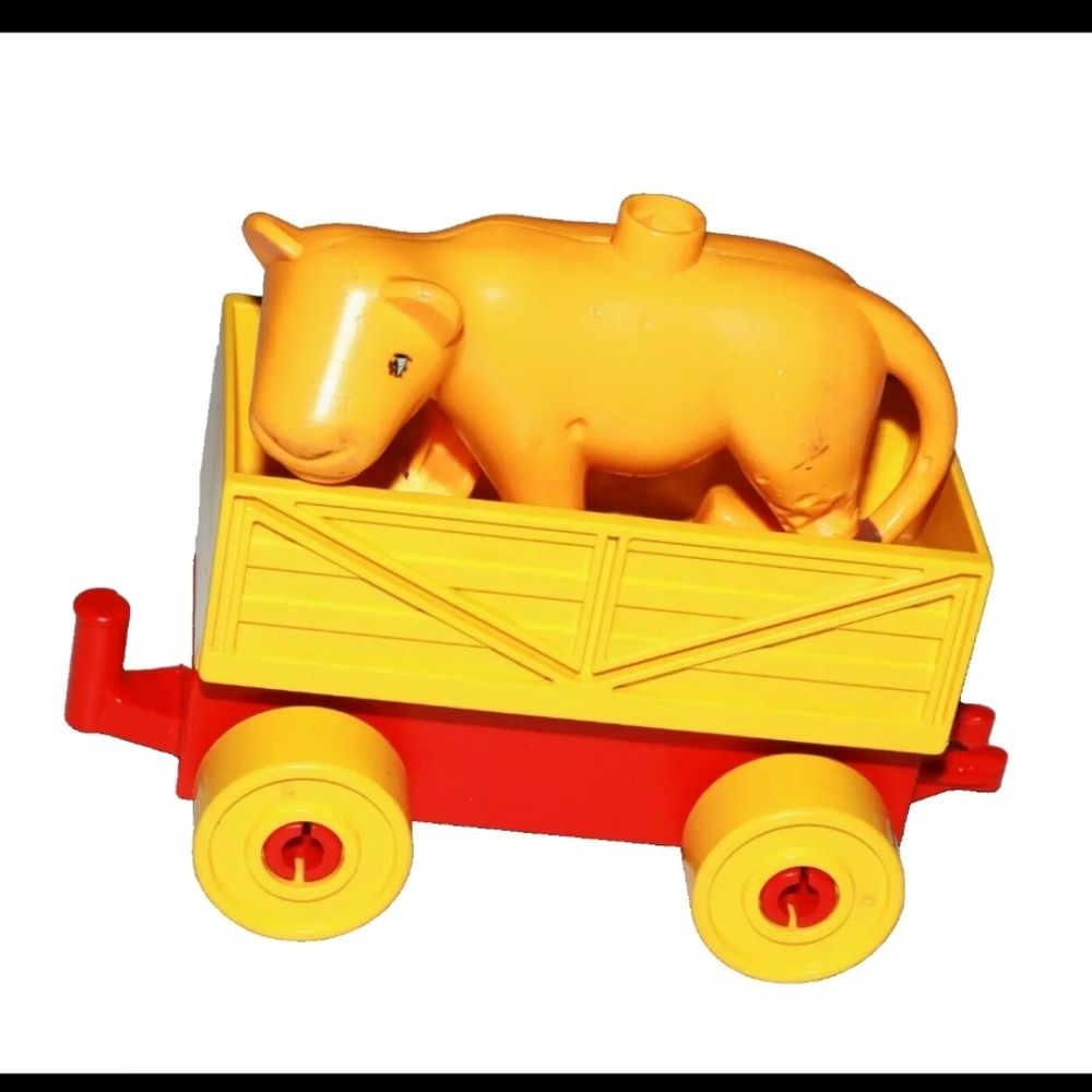 Lego duplo yellow train car w/ animal  lion❗read